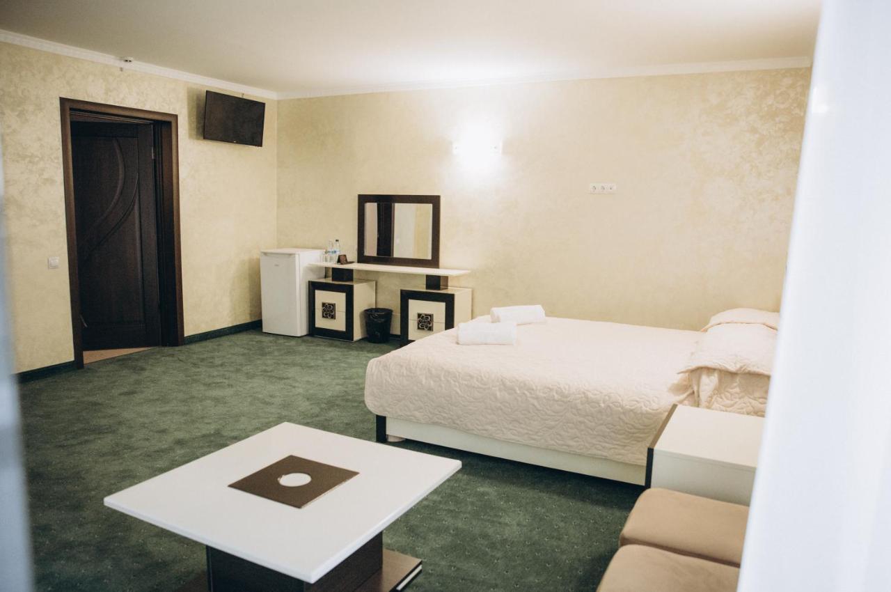 Hotel Роляда Tysmenytsia Exterior foto