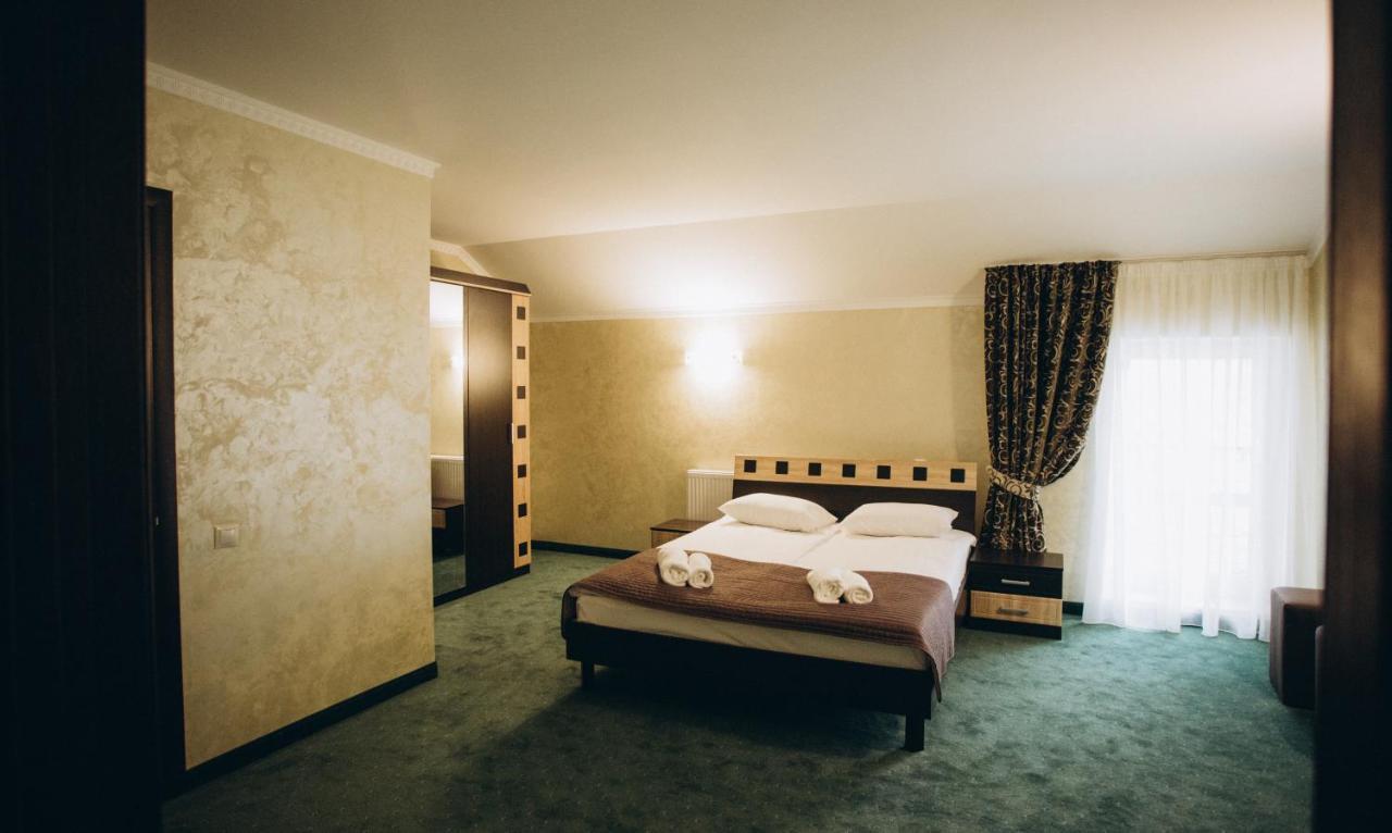 Hotel Роляда Tysmenytsia Exterior foto
