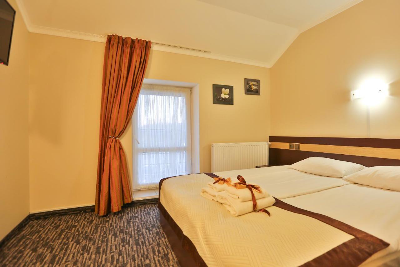 Hotel Роляда Tysmenytsia Exterior foto